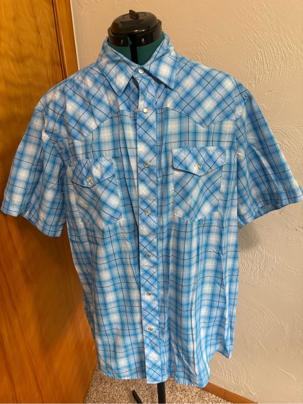 Wrangler Light Blue Plaid Short-Sleeve Western Button-Up Shirt